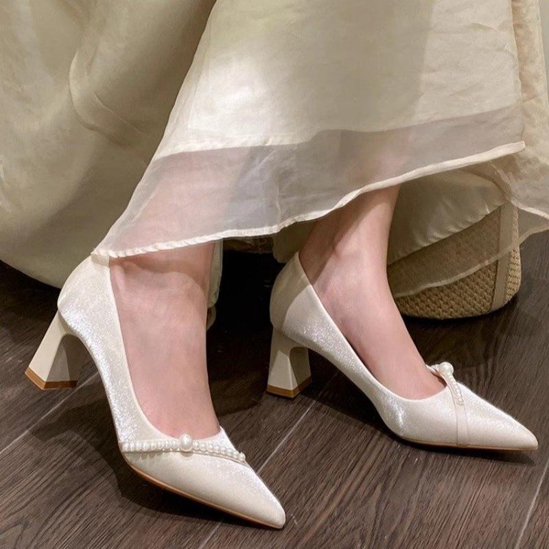 Elegante, perlenverzierte Pump – Slip Dress Satin Bewertung und Preis